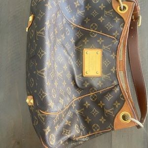 LV bag size medium